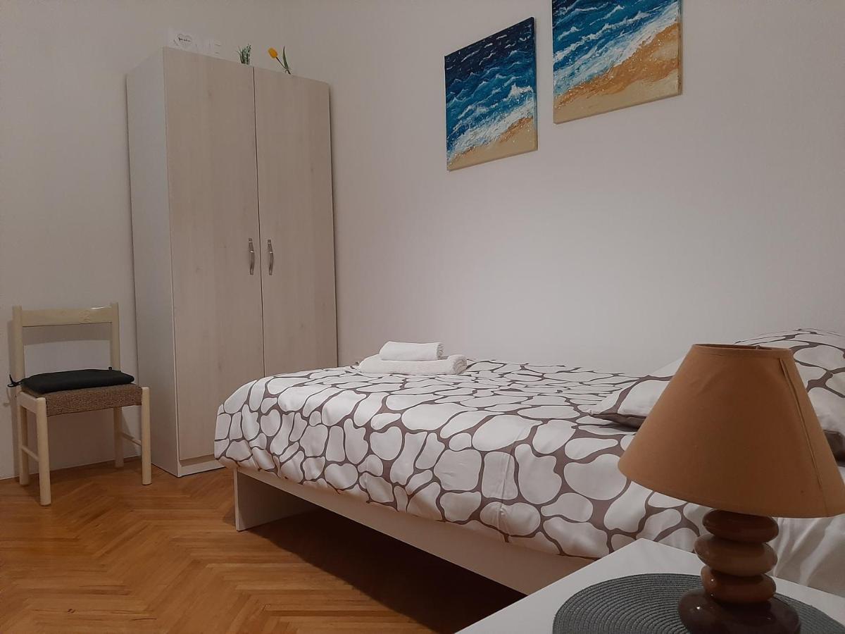 Apartamento Family House Rebeka Ugljan Exterior foto