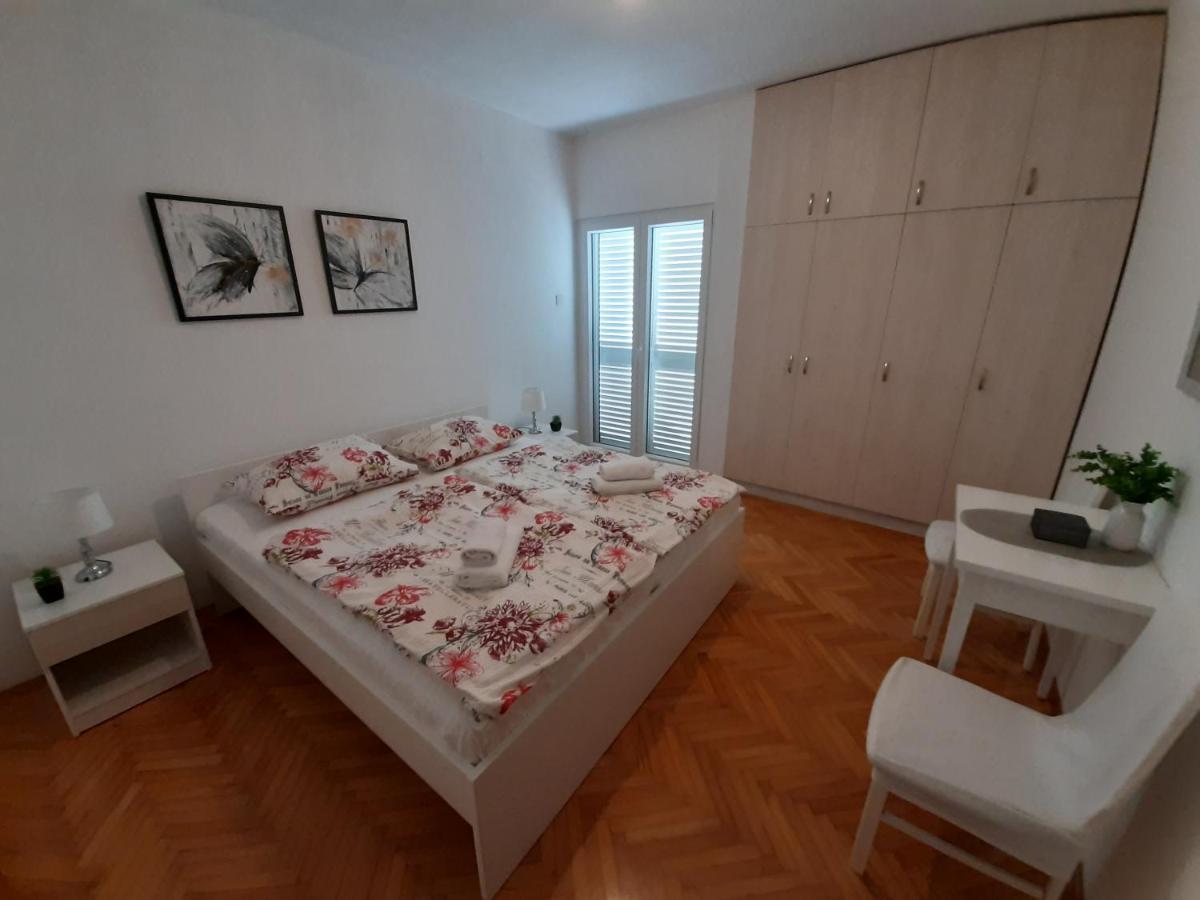 Apartamento Family House Rebeka Ugljan Exterior foto