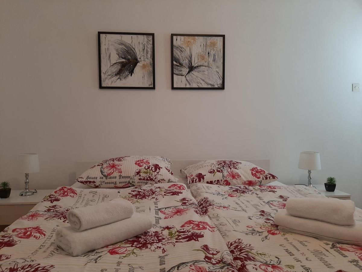 Apartamento Family House Rebeka Ugljan Exterior foto