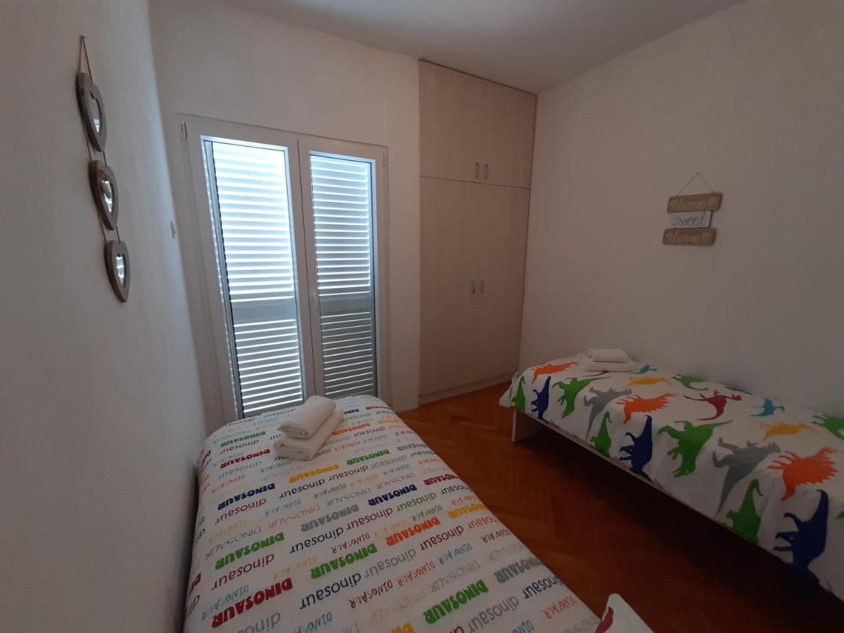 Apartamento Family House Rebeka Ugljan Exterior foto