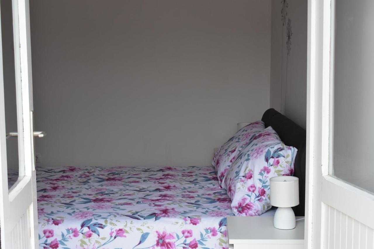 Apartamento Family House Rebeka Ugljan Exterior foto